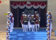 Kirab Bendera Pusaka 2025 Hadirkan Ornamen Bernuansa Biru Muda
