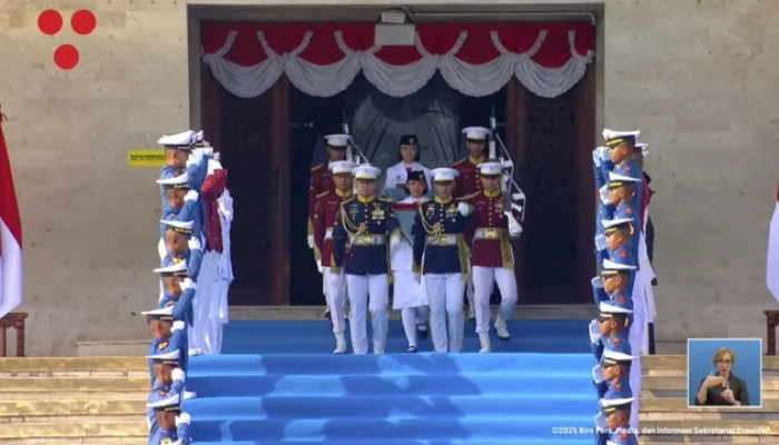 Kirab Bendera Pusaka 2025 Hadirkan Ornamen Bernuansa Biru Muda