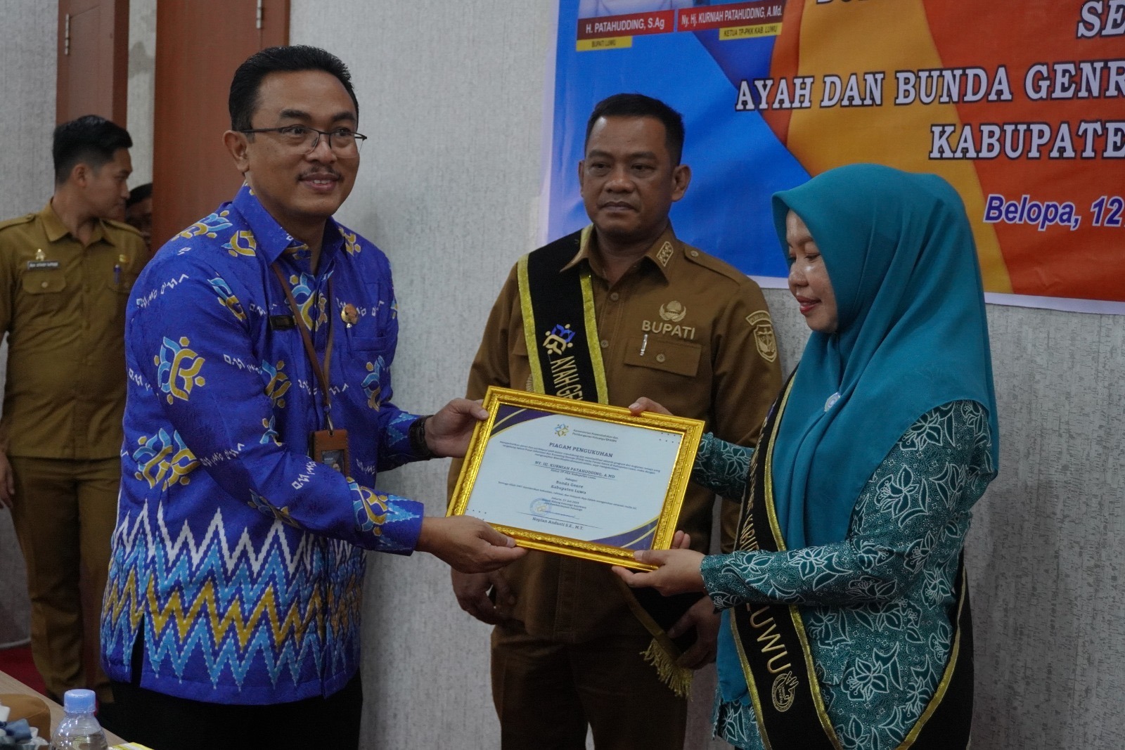 Bupati dan Ketua TP PKK Luwu Terima Penghargaan atas Dukungan Program BKKBN