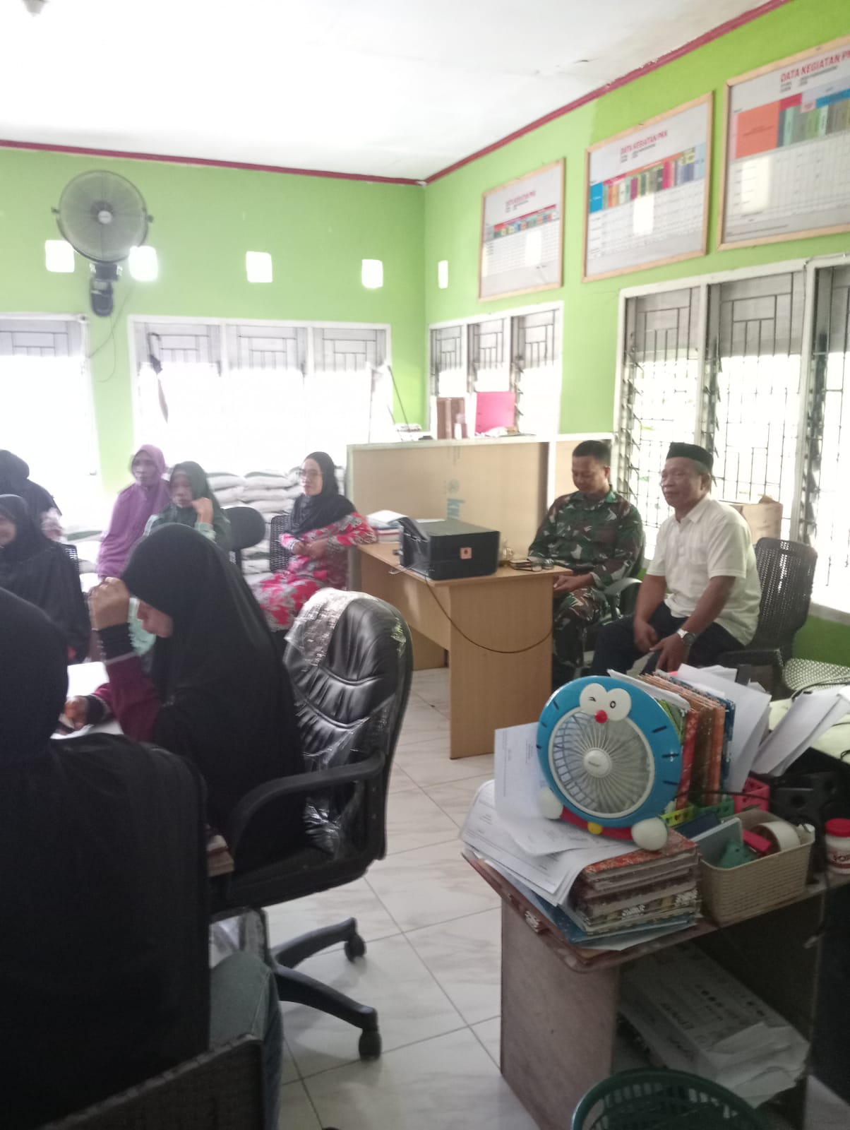 Pemdes Pabbaressang Salurkan Beras untuk 132 Keluarga Penerima Manfaat
