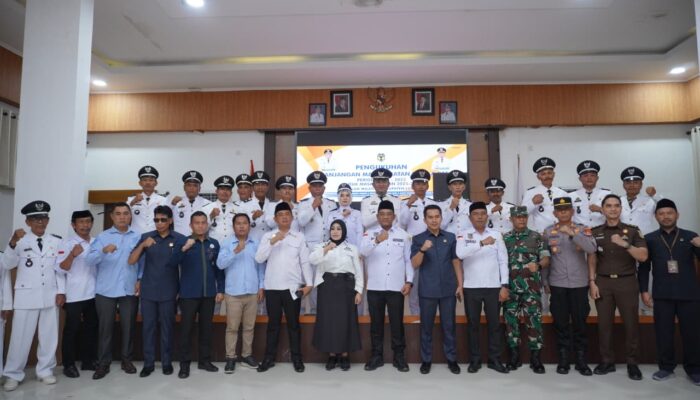 Bupati Luwu Lantik Pengurus APDESI dan Kukuhkan 22 Kepala Desa