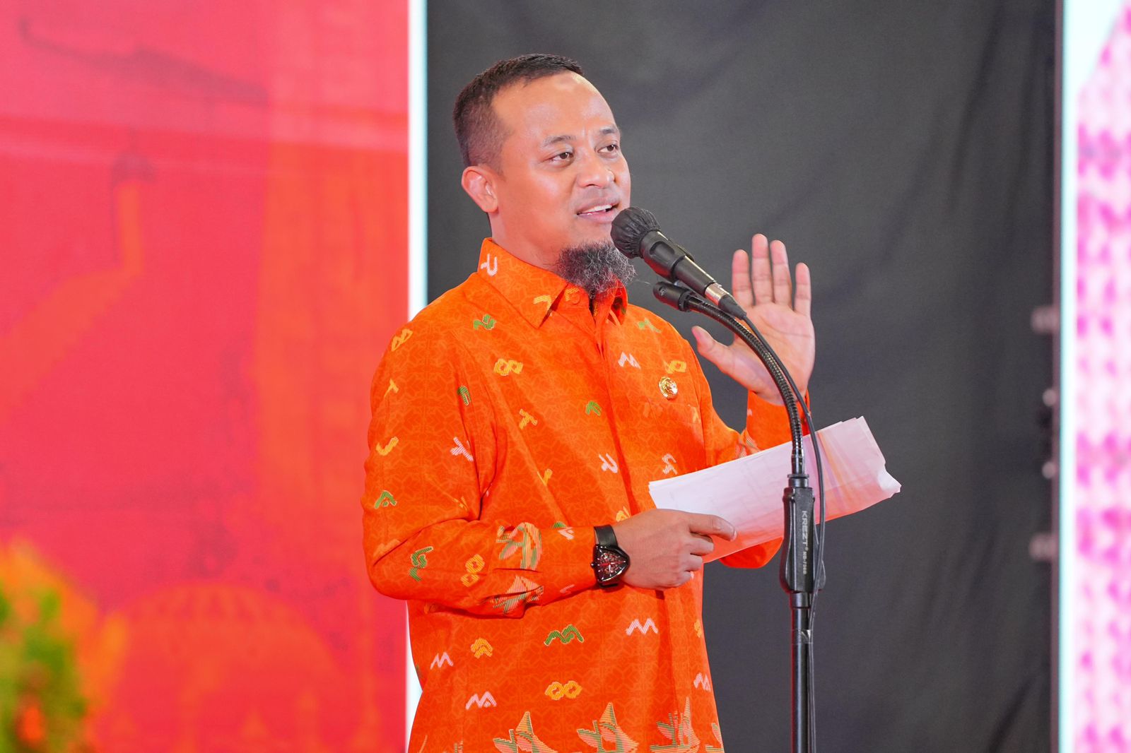 Gubernur Andi Sudirman Salurkan Bantuan Rp1 Miliar untuk Korban Kebakaran Sorowako
