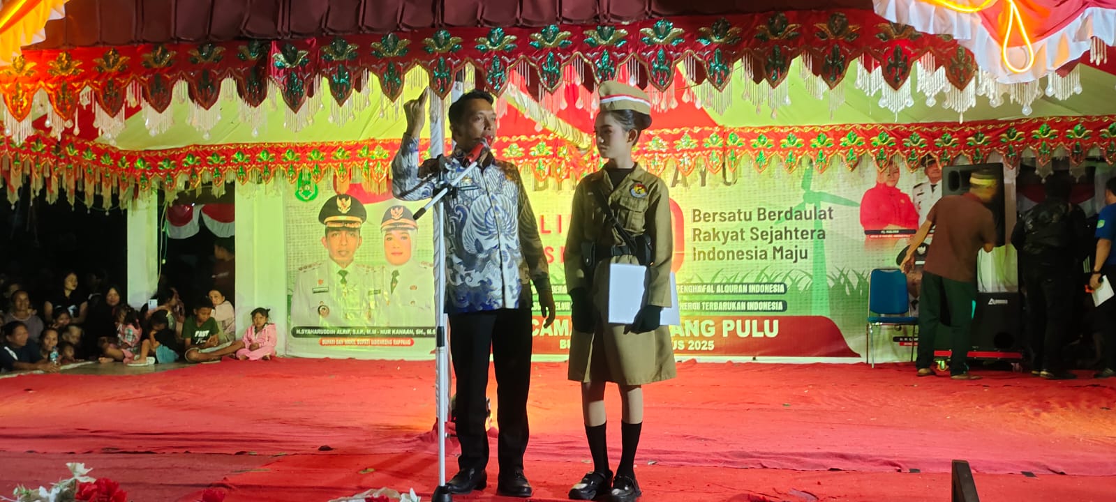 Penutupan Malam Kesenian Watang Pulu, Bupati Sidrap Serahkan Hadiah Juara