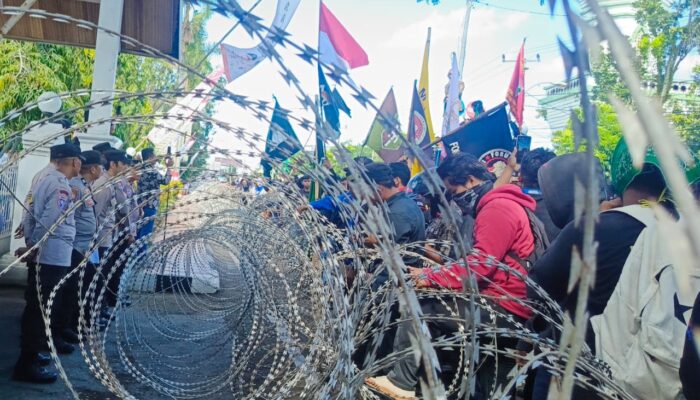 Demo Tolak Kenaikan PBB-P2 di Bone Ricuh, 5 Pendemo Dilarikan ke Rumah Sakit