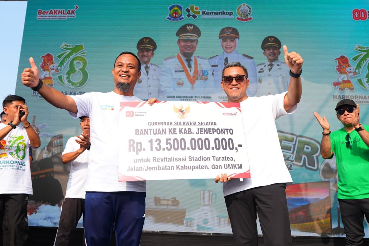 Gubernur Sulsel Andi Sudirman Serahkan Rp13,5 M untuk Revitalisasi Stadion Turatea dan Infrastruktur Jeneponto