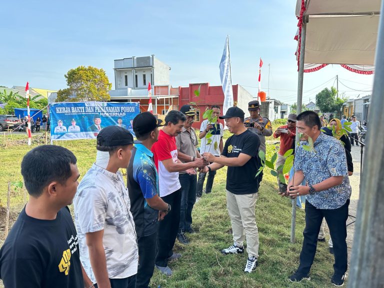 Perkimtan Sinjai Tanam 3.000 Pohon di Hapernas 2025