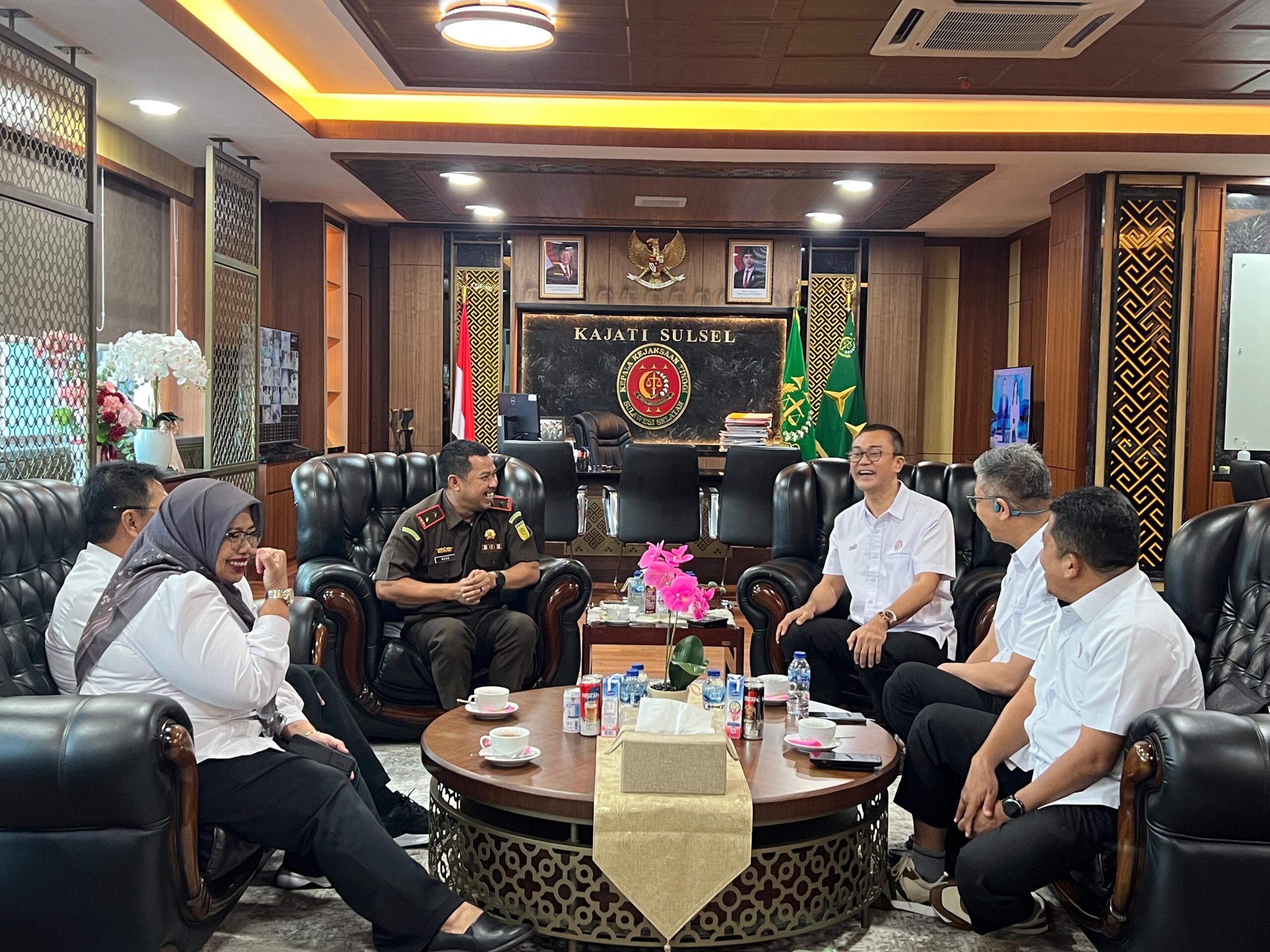 Direksi Baru Semen Tonasa Gelar Tradisi Mappatabe ke Forkopimda Sulsel