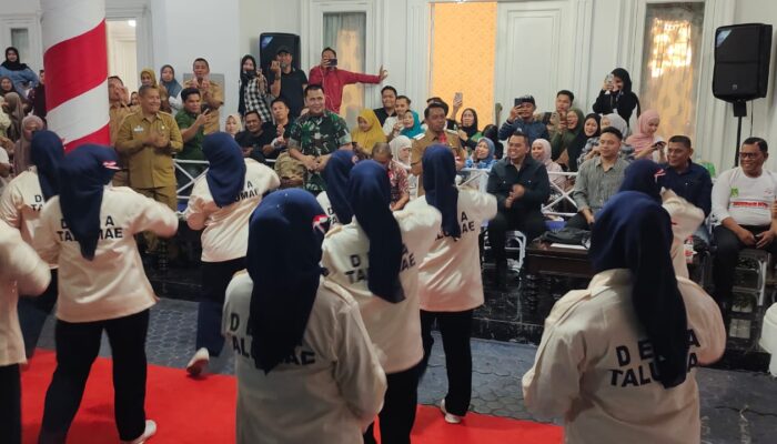 Penonton Padati Rujab Bupati Sidrap, Bukti Antusiasme Warga di Lomba Gerak Jalan HUT RI ke-80