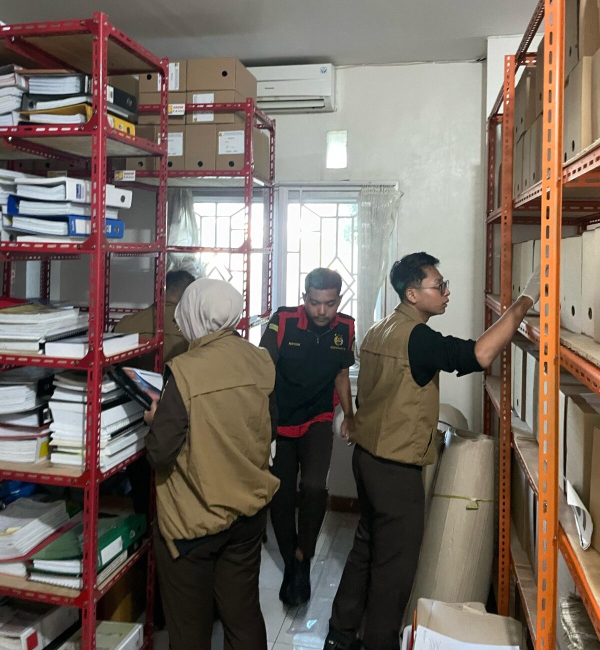 Kejari Sinjai Geledah Dua Kantor Balai di Makassar