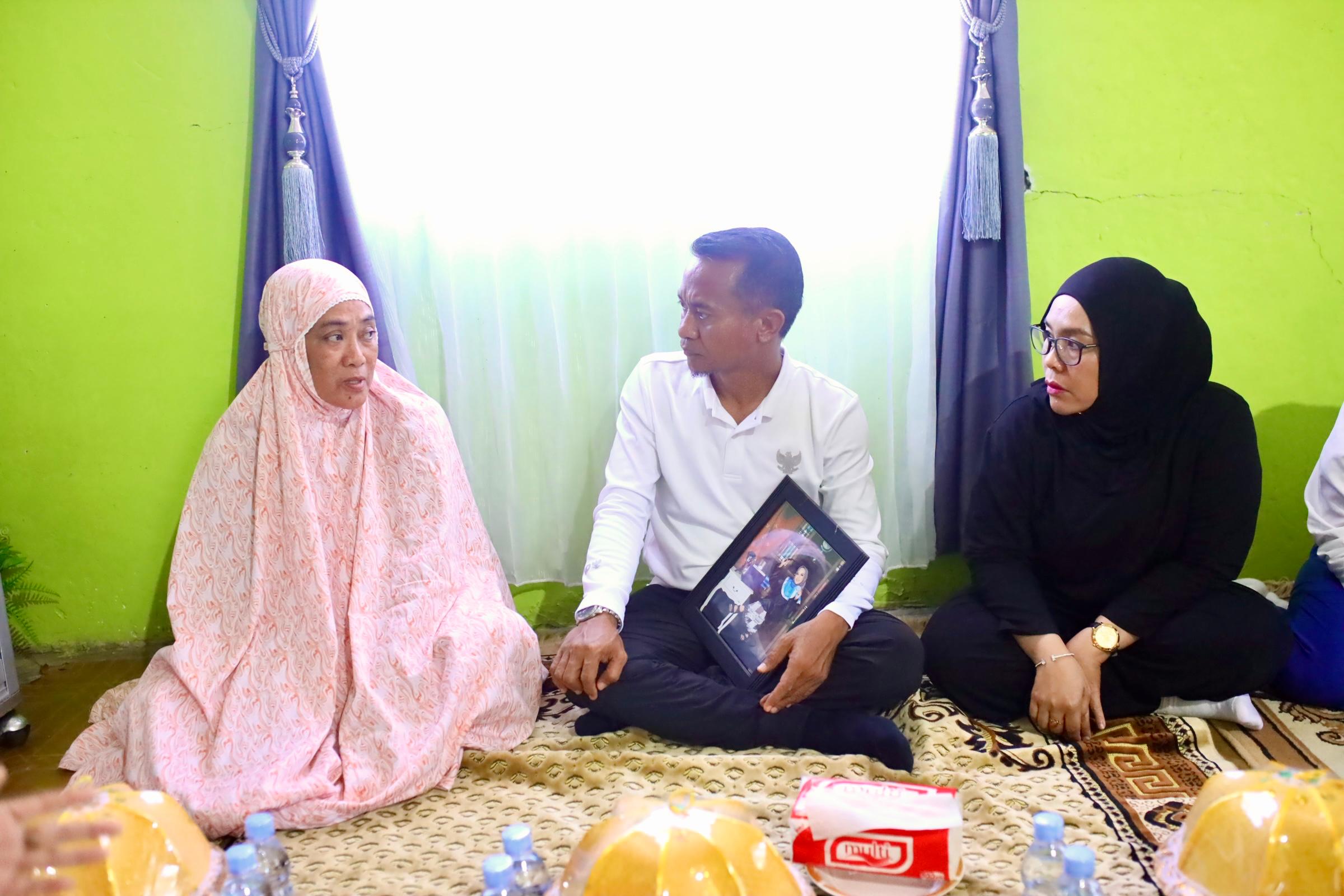 Bupati Bone Kunjungi Rumah Duka Korban Demo DPRD Makassar