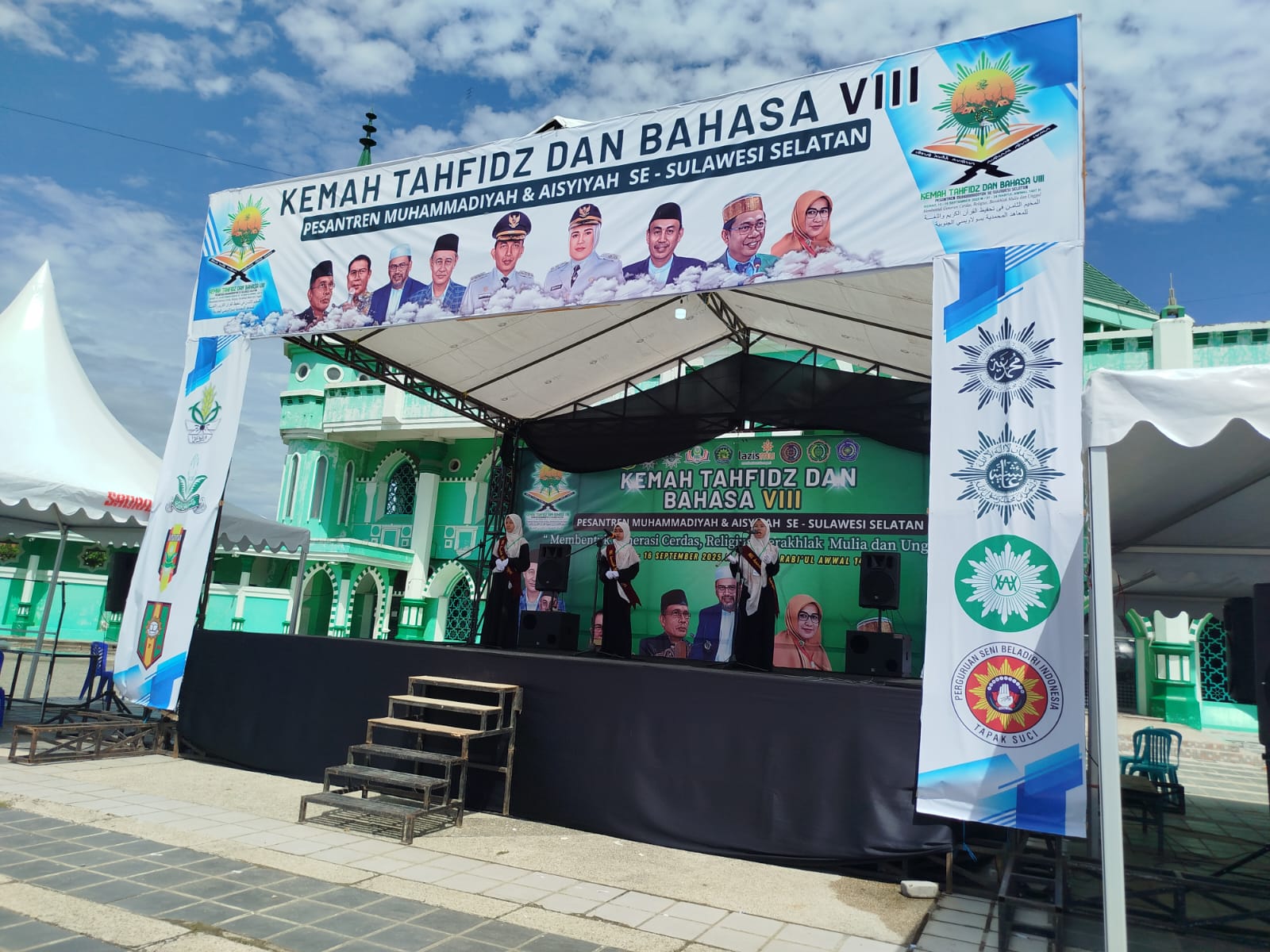 Tepuk Tangan Meriah Sambut Penampilan Santriwati di Lomba Syarhil Qur’an