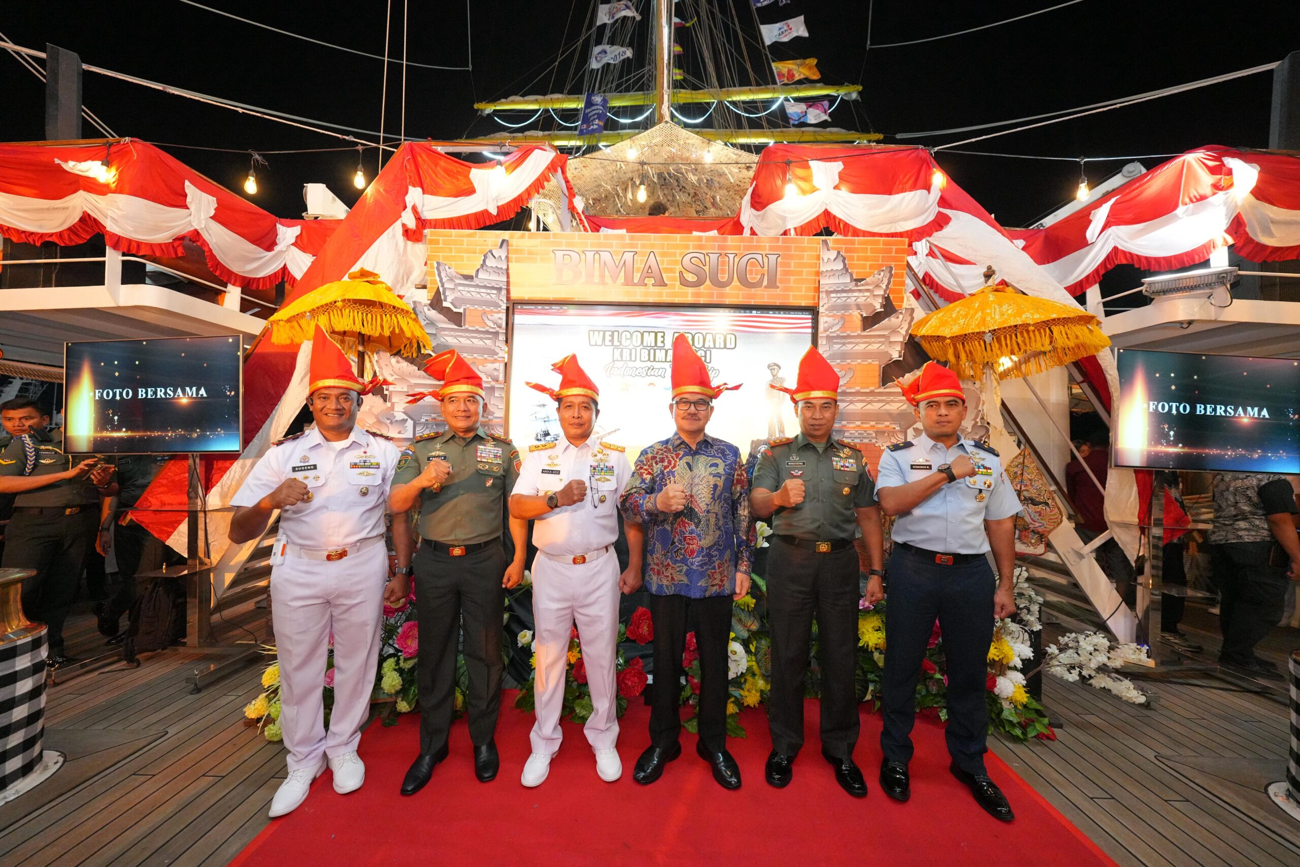 KRI Bima Suci Sandar di Makassar, Taruna AAL Disambut Meriah