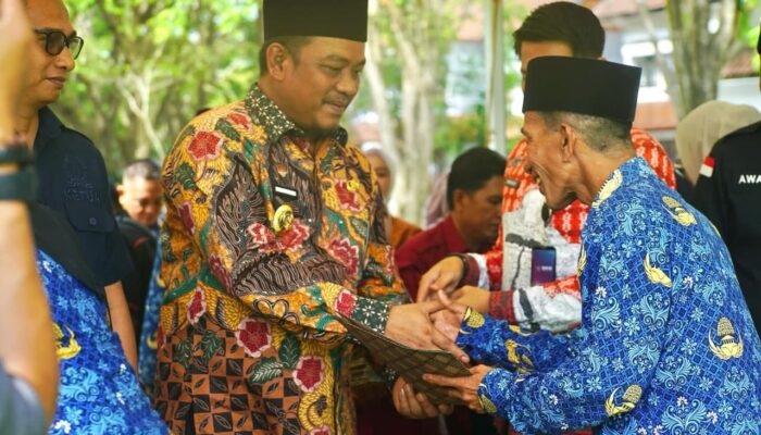 Bupati Luwu Serahkan SK PPPK, Tegaskan Amanah dan Solusi Non-ASN