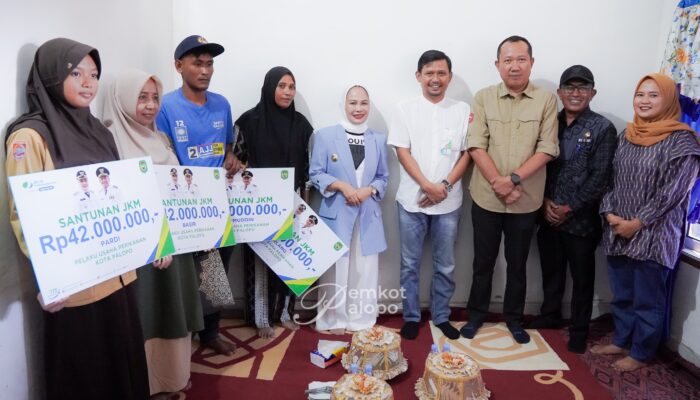 Ahli Waris Nelayan Palopo Terima Santunan Jaminan Kematian