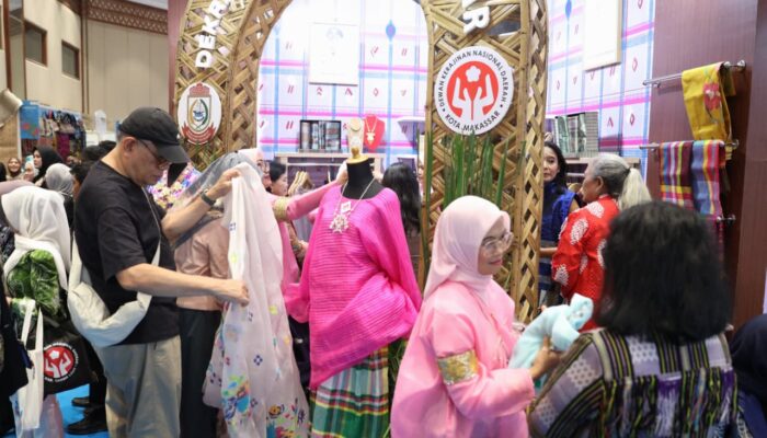 Koleksi Baju Bodo Dekranasda Makassar Ludes di Hari Kedua INACRAFT