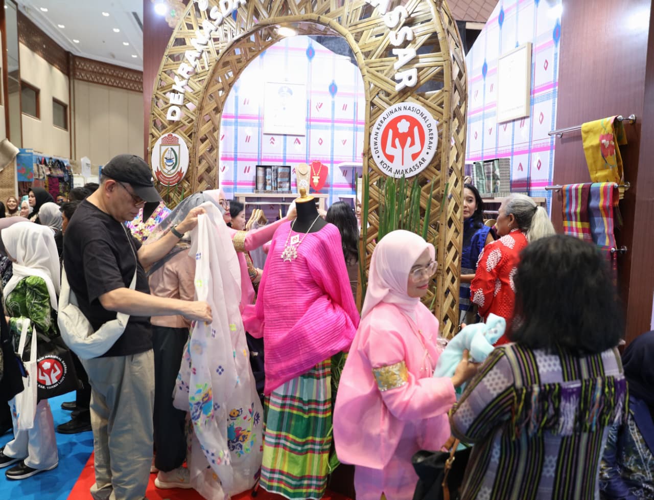 Koleksi Baju Bodo Dekranasda Makassar Ludes di Hari Kedua INACRAFT