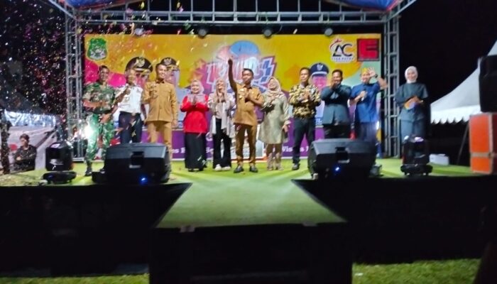 Pemimpin Dekat dan Peduli Rakyat, Bupati Syaharuddin Hadiri Kalosi Fest 2025