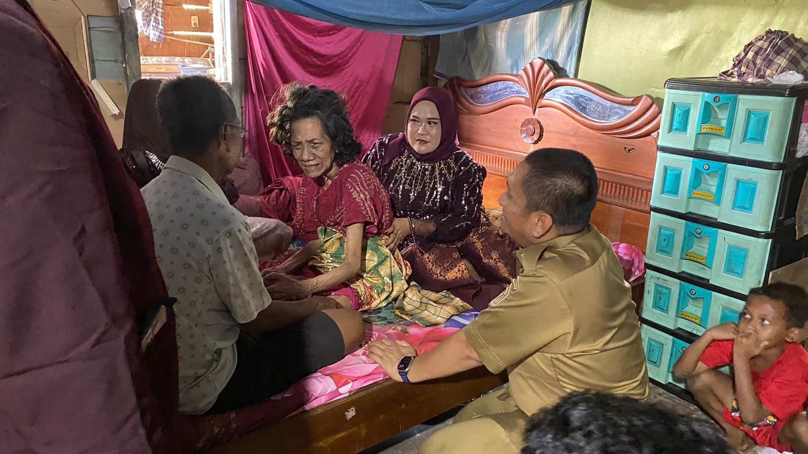 Di Tengah Kesibukan, Bupati Luwu Timur Tetap Luangkan Waktu untuk Warganya