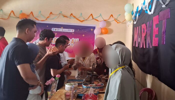 Tim Rise of Heroes Berdayakan Ibu-ibu ODHA Lewat Kreativitas dan Kewirausahaan