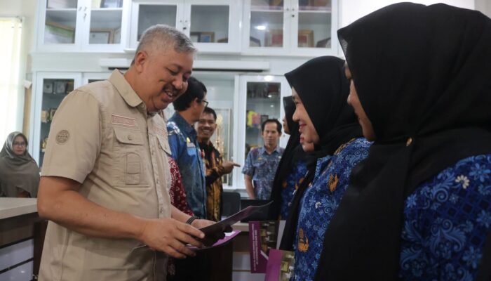 Bupati Pinrang Serahkan SK CPNS, PNS, dan PPPK Tahap II Tahun 2025