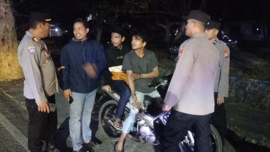 Kapolsek Baranti Pimpin Patroli Malam, Pastikan Wilayah Aman dan Kondusif