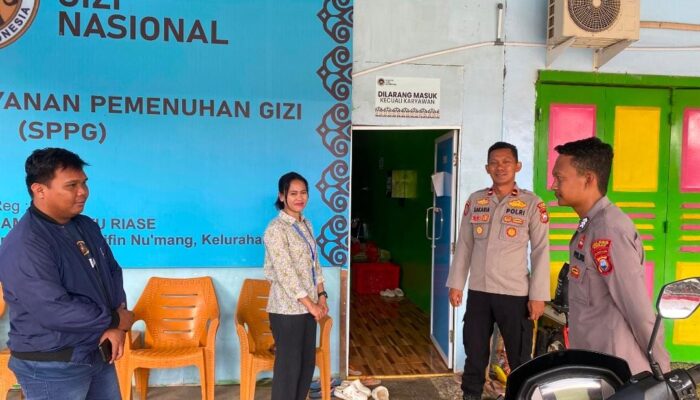 Kapolsek Pitu Riase Turun Langsung Pantau Program MBG di Sidrap