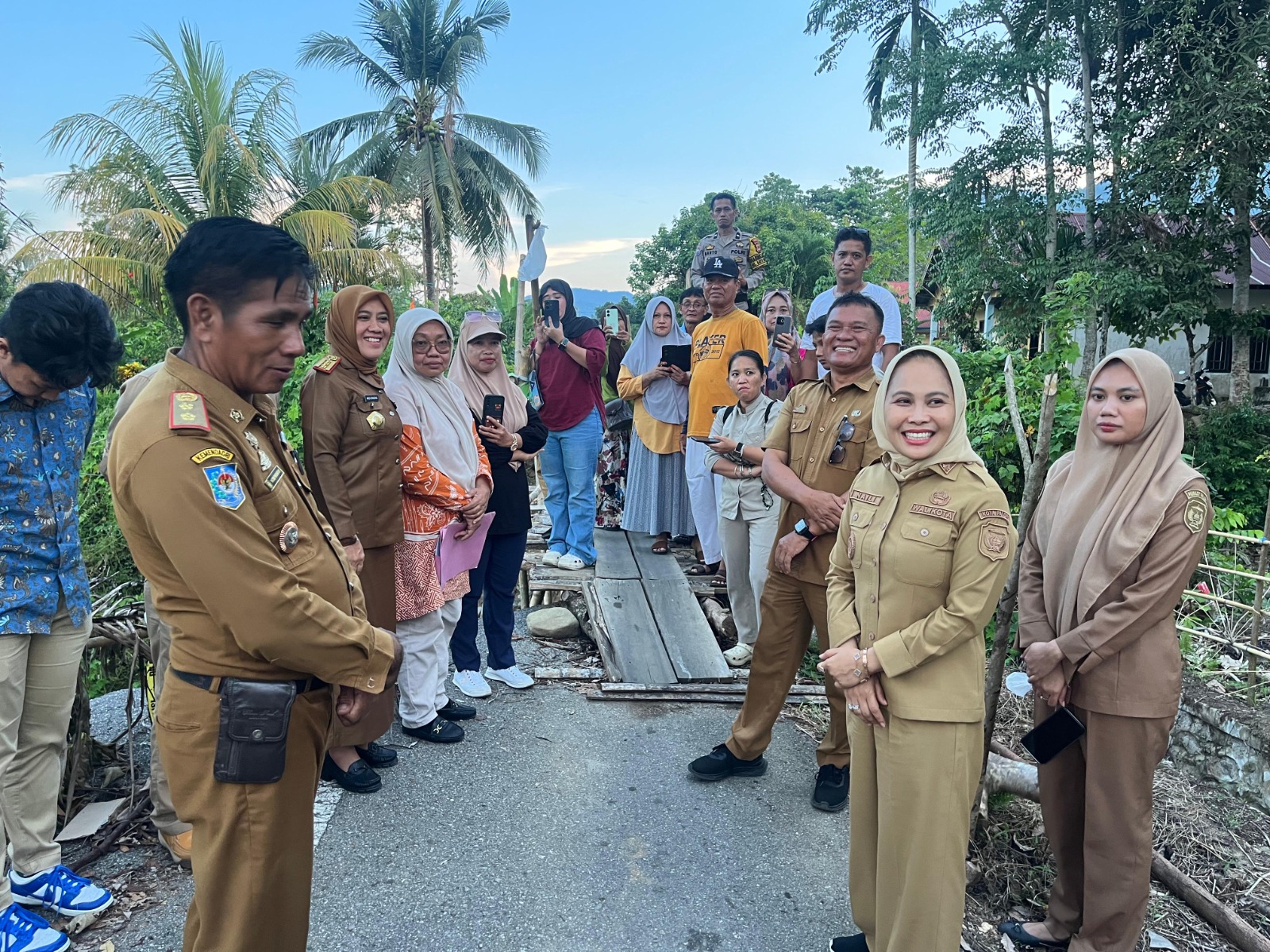 Wali Kota Palopo Tinjau Jembatan Batu Walenrang–Mancani yang Putus