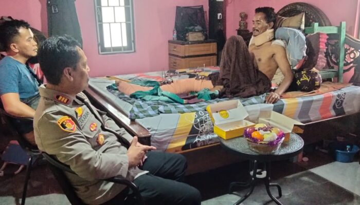 Wujud Kepedulian, Kapolsek Baranti Kunjungi Korban Penganiayaan di Sipodeceng