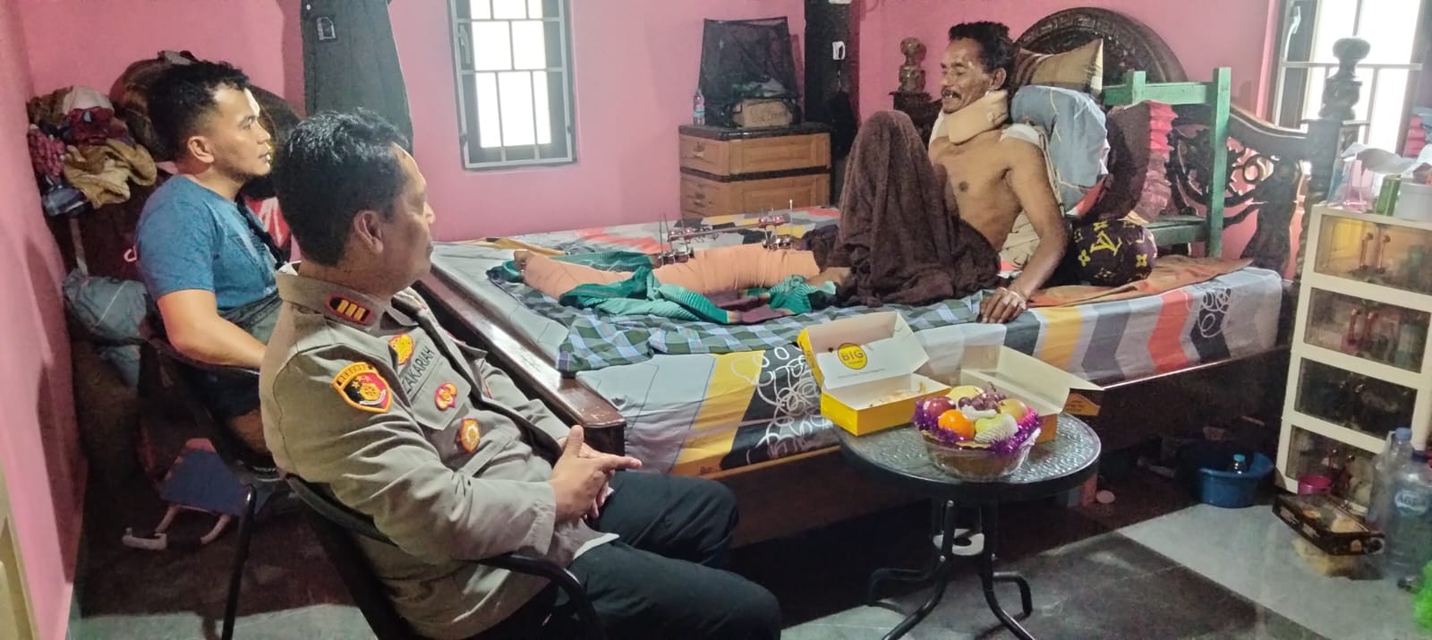 Wujud Kepedulian, Kapolsek Baranti Kunjungi Korban Penganiayaan di Sipodeceng