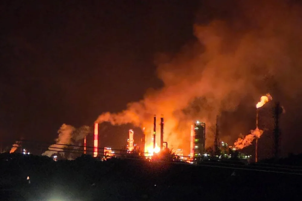 Warga Panik, Kilang Dumai Pertamina Terbakar