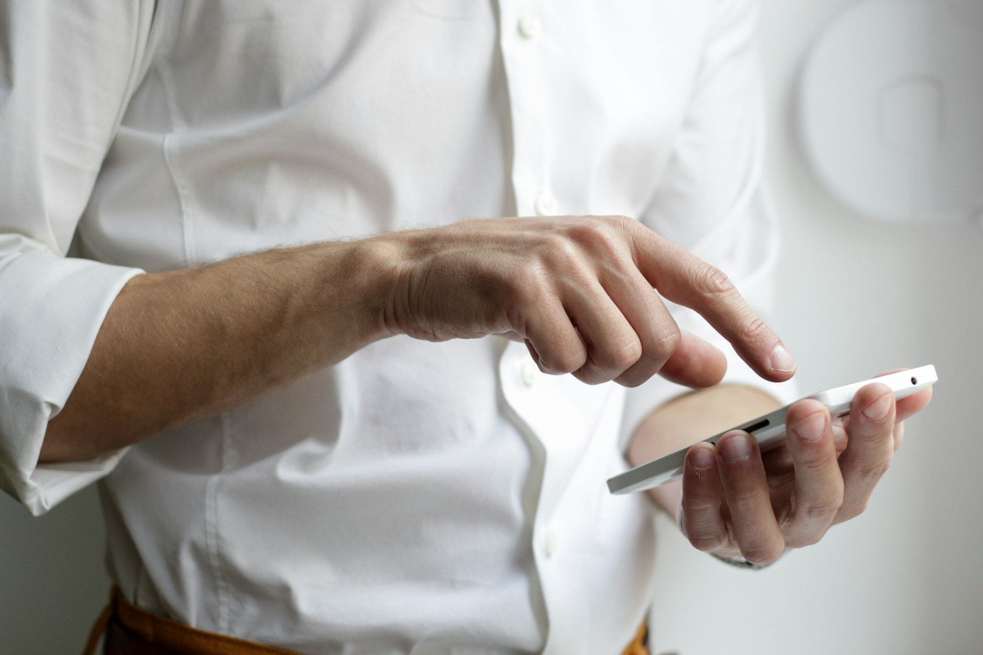 Beli Handphone Bekas Harus Balik Nama?