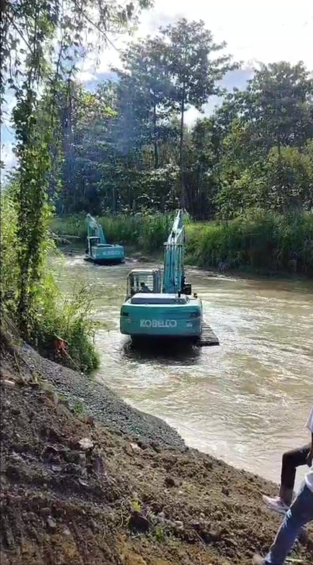 Gubernur Sulsel Luncurkan Program Normalisasi Sungai Suli Senilai Rp18,7 Miliar