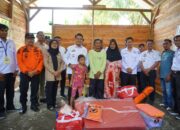 Wabup Luwu Serahkan Bantuan Darurat Bagi Warga Korban Angin Kencang