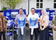 Wabup Bone Terima CSR Taspen, Dua Motor Sampah dan Dua Bedah Rumah Diserahkan