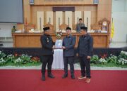 Bupati Luwu Serahkan Ranperda APBD 2026 ke DPRD