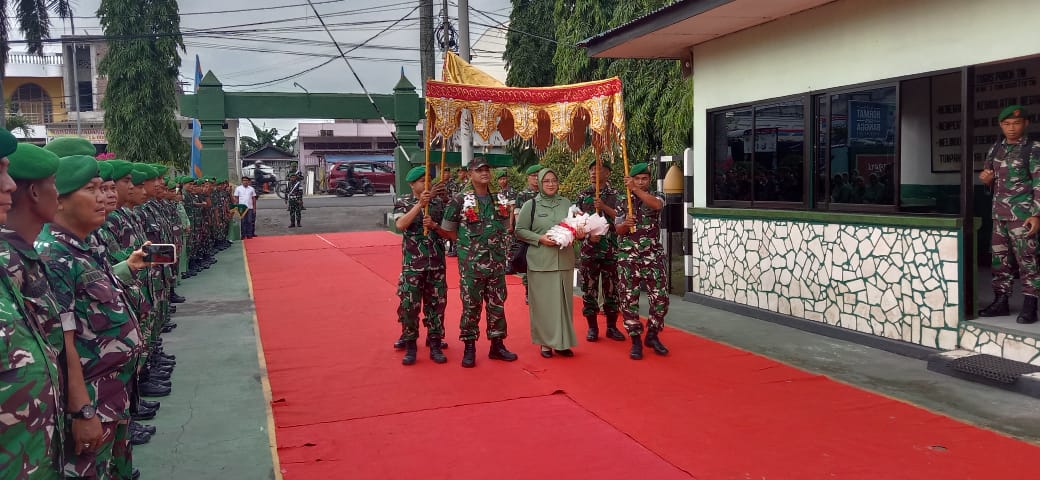 Setelah Sertijab, Dandim 1420 Sidrap Tiba dan Diterima dengan Tradisi Adat