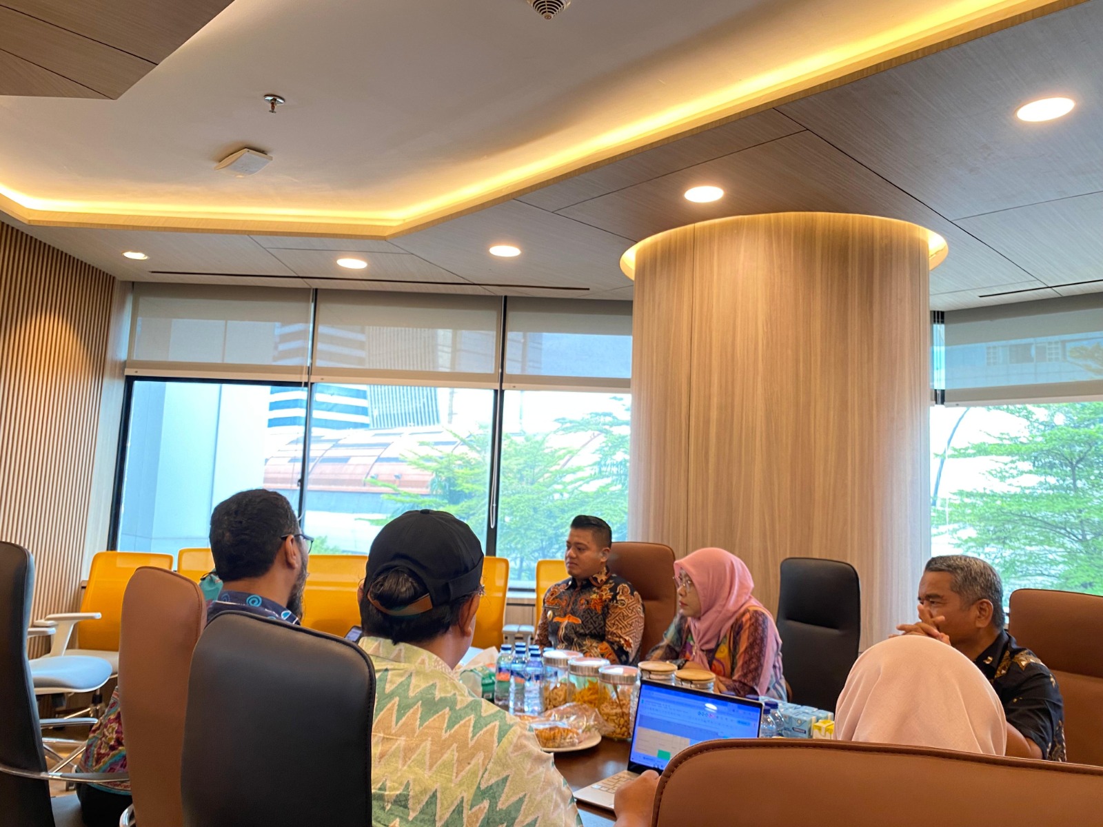 Wabup Dhevy Bijak Serahkan Langsung Proposal Pembangunan RS Type D Walmas ke Kemenkes