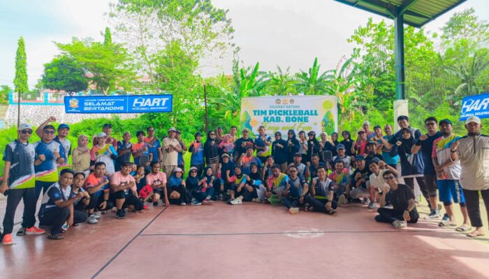Bone dan Wajo Bermain Pickleball di Sengkang