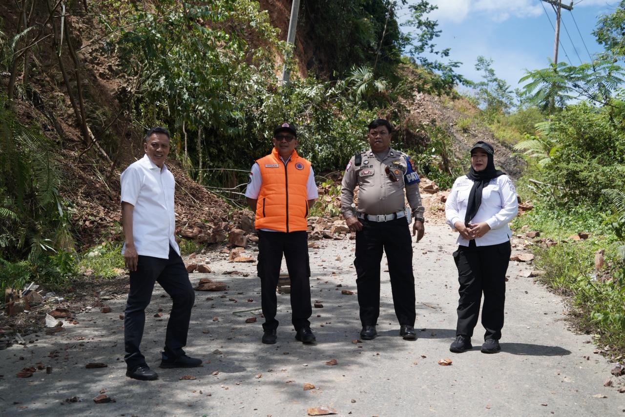 Dua Titik Longsor Tutup Jalur Palopo–Bastem, Pemkot Turunkan Alat Berat
