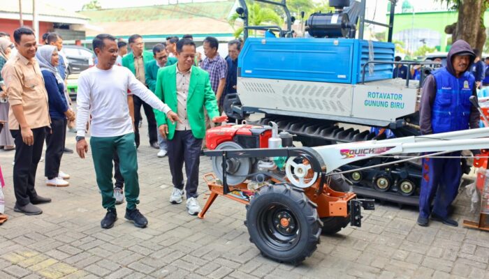 Bupati Bone Serahkan Bantuan Alsintan untuk IAIN Bone