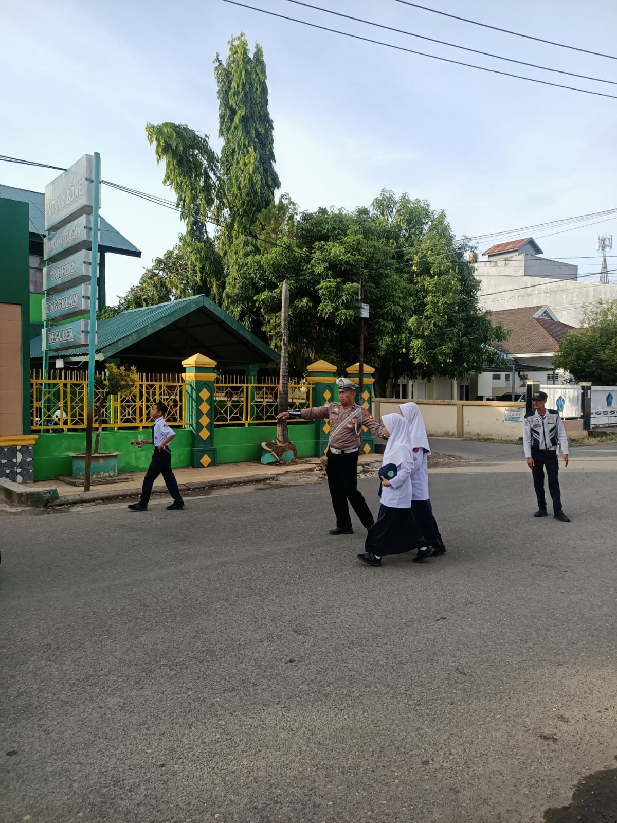 Operasi Zebra 2025, Polisi Kawal Keselamatan Pejalan Kaki di Bone