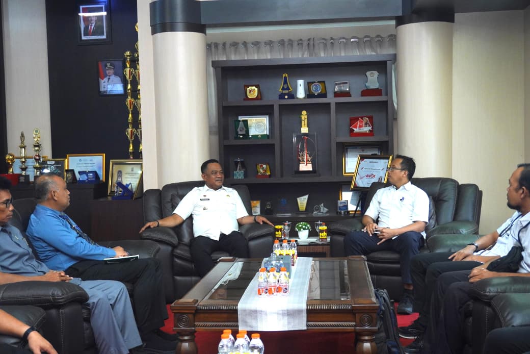 Didampingi Kepala Bappelitbangda, Bupati Patahudding Sambut Tim KKP Tinjau Rencana Kampung Nelayan