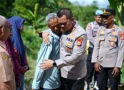 Wujud Kepedulian, Kapolres Sidrap Bantu Warga Tinggal di Rumah Tak Layak