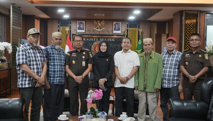 Kajati Sulsel Minta Penundaan PTDH Dua Guru Luwu Utara
