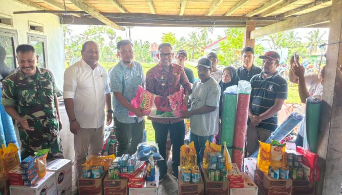 Wakil Bupati Bone Tinjau dan Serahkan Bantuan Korban Puting Beliung di Mallari