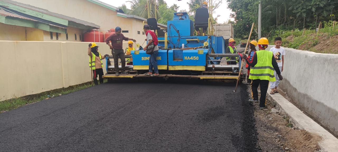 Jalan Kajuara Mulai Diaspal, Program Beramal Tuai Apresiasi Legislator