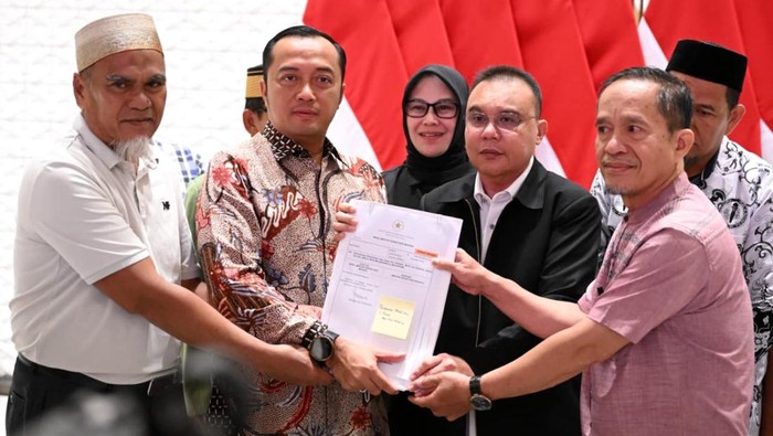Prabowo Beri Rehabilitasi Dua Guru Luwu Utara, Hak dan Nama Baik Dipulihkan