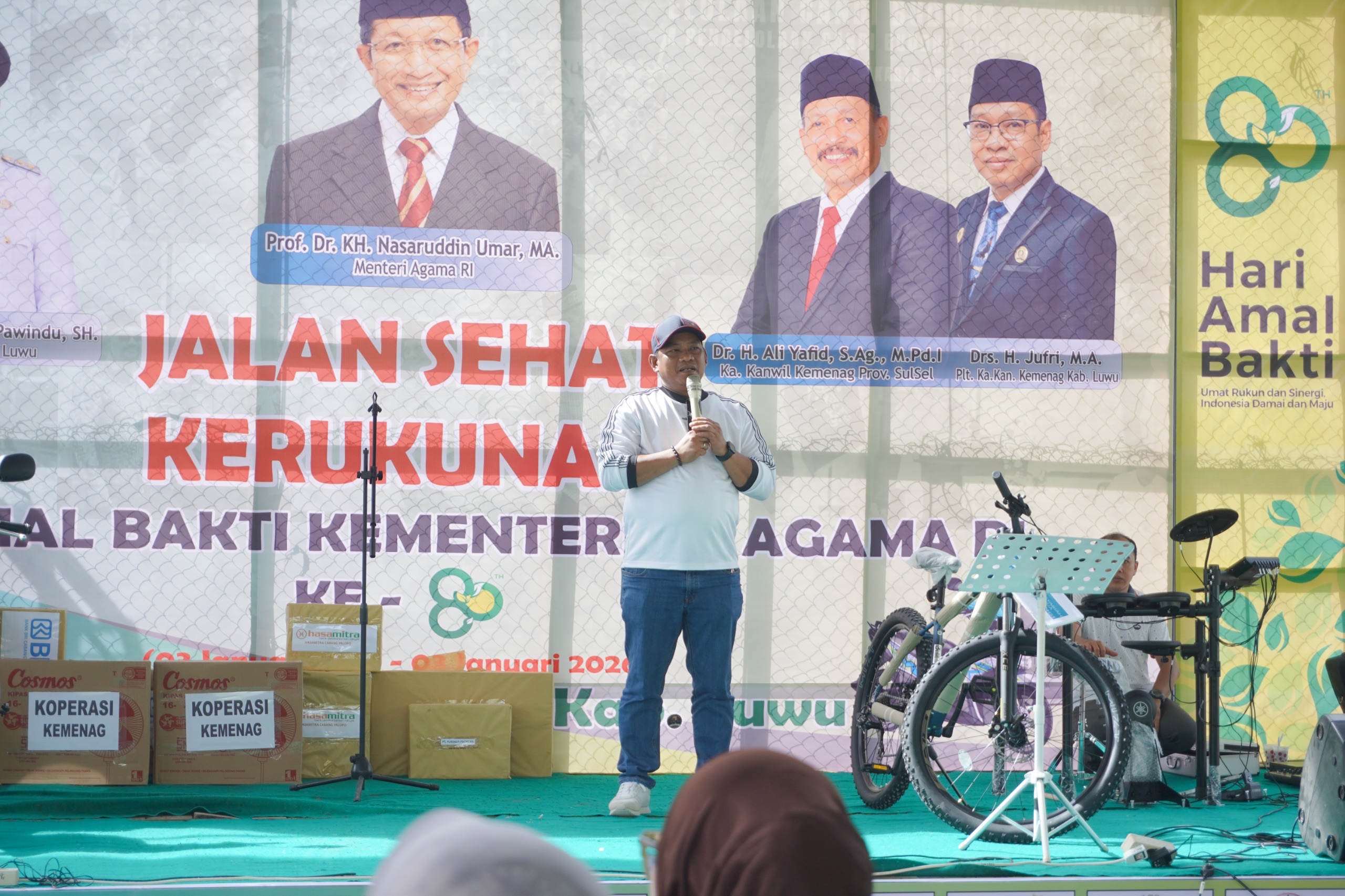 Meriahkan HAB Kemenag ke-80, Bupati Luwu Lepas Peserta Jalan Sehat