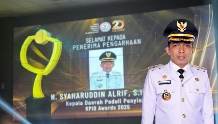 Syaharuddin Alrif Raih Penghargaan Bupati Peduli Penyiaran di KPID Award 2025