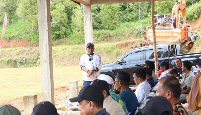 Resmikan Lapangan Binturu, Bupati Luwu Janji Upayakan Pembangunan Tribun